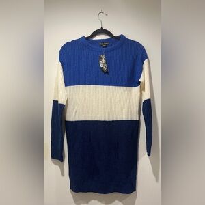 Evelyn Taylor Blue and White Colorblock Sweater Size M